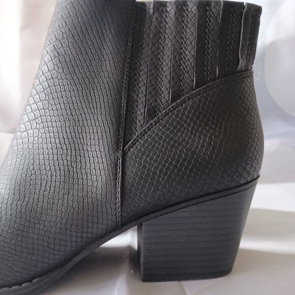A.N.A. Black Delco Ankle Boots Size 10 Block Heel Memory Foam - Picture 4 of 5